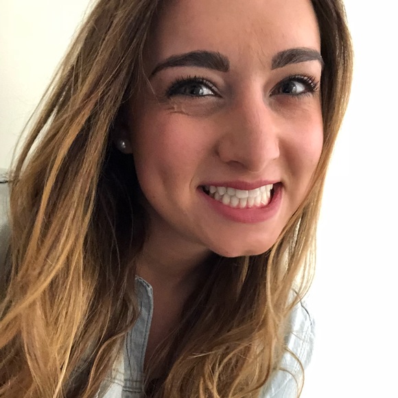 Meet your Posher, Laura - Picture 2 of 2